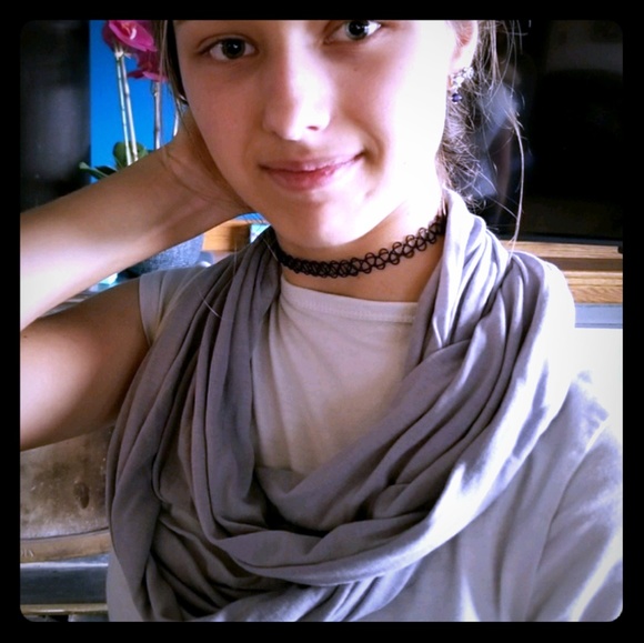 Round Scarf - Picture 2 of 7